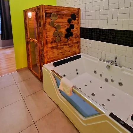 Toskania No.4 Jacuzzi & Sauna Apartmán *